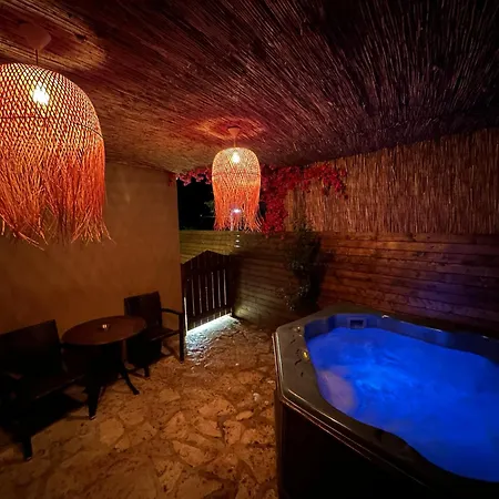 4 Mountain Hills * Mega Chorio