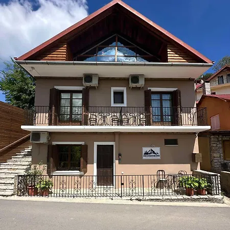 4 Mountain Hills Guest house Mega Chorio